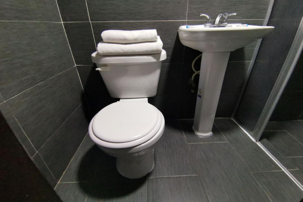 Capital O Hotel Plaza, 멕시칼리 외부 사진