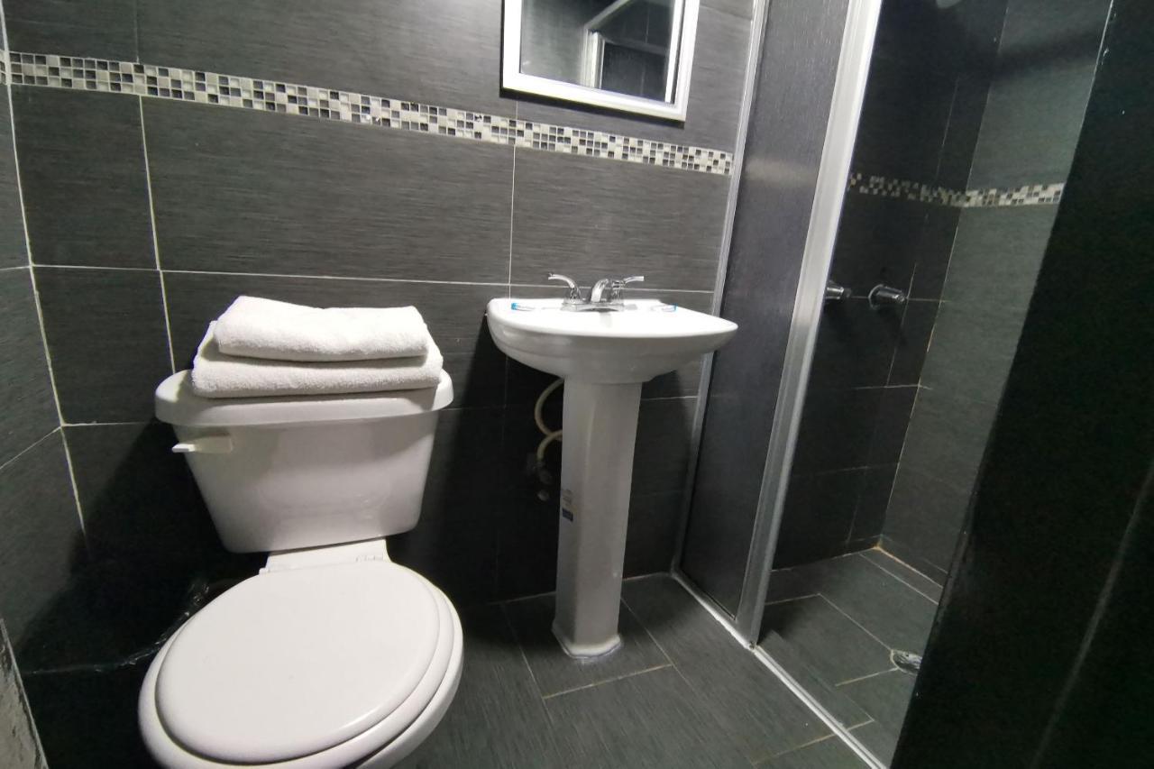 Capital O Hotel Plaza, 멕시칼리 외부 사진
